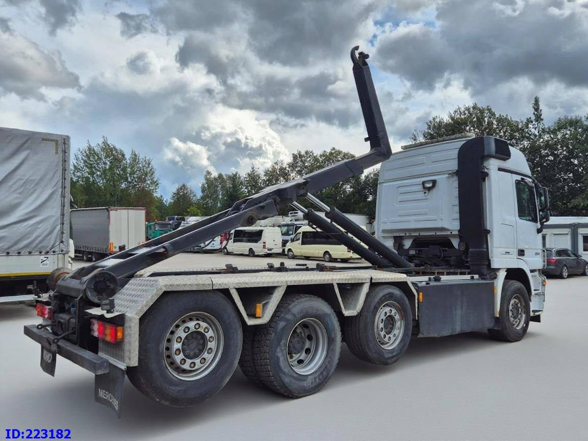 MERCEDES-BENZ Actros 2551 8x2 V8 Retarder - Pacēlājs ar āķi: foto 4 MERCEDES-BENZ Actros 2551 8x2 V8 Retarder - Pacēlājs ar āķi: foto 4