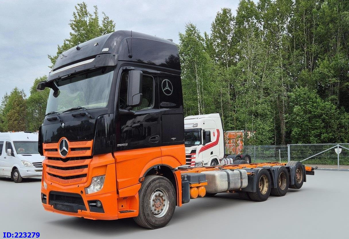 MERCEDES-BENZ Actros 3563 8×4 ( Steering axle) - Šasija kravas automašīna: foto 1 MERCEDES-BENZ Actros 3563 8×4 ( Steering axle) - Šasija kravas automašīna: foto 1