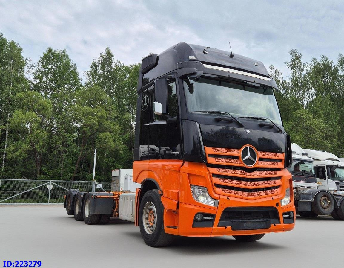MERCEDES-BENZ Actros 3563 8×4 ( Steering axle) - Šasija kravas automašīna: foto 4 MERCEDES-BENZ Actros 3563 8×4 ( Steering axle) - Šasija kravas automašīna: foto 4