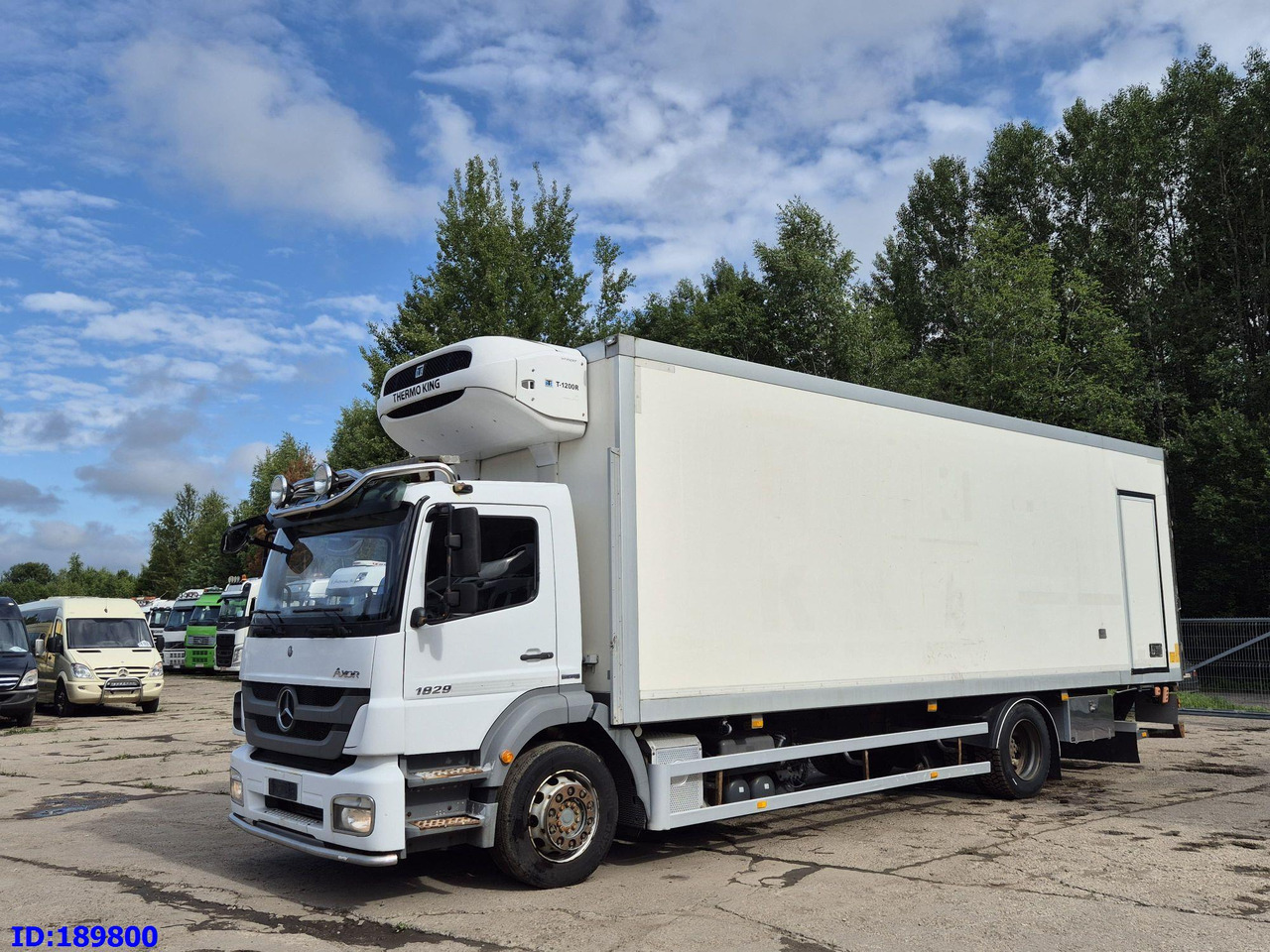 MERCEDES-BENZ Axor 1829 Euro5 Manual + Tail lift - Kravas automašīna refrižerators: foto 1 MERCEDES-BENZ Axor 1829 Euro5 Manual + Tail lift - Kravas automašīna refrižerators: foto 1