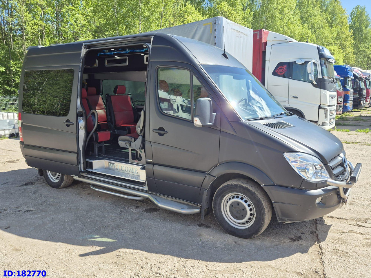 MERCEDES-BENZ Sprinter 319 VIP Euro5 - Starppilsētu autobuss: foto 1 MERCEDES-BENZ Sprinter 319 VIP Euro5 - Starppilsētu autobuss: foto 1