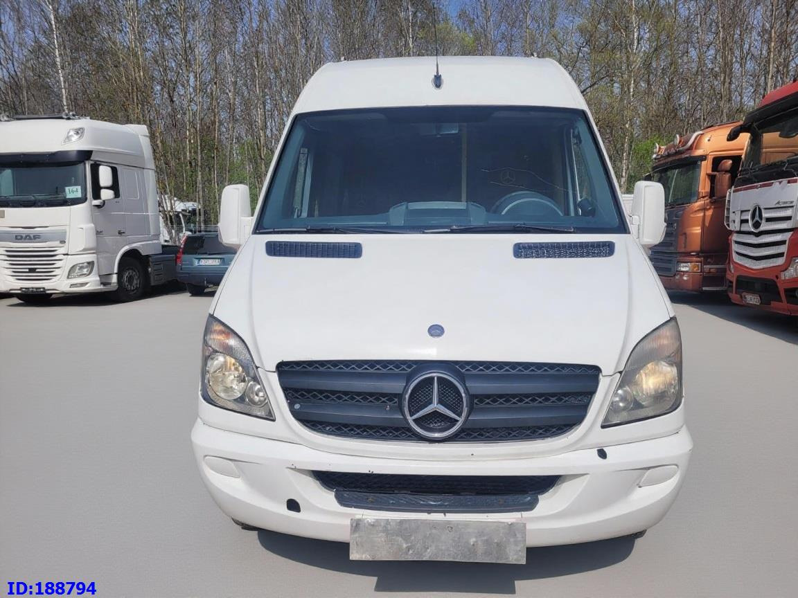 MERCEDES-BENZ Sprinter 518 - Kasten VIP - 20 Seater - Mikroautobuss, Pasažieru furgons: foto 2 MERCEDES-BENZ Sprinter 518 - Kasten VIP - 20 Seater - Mikroautobuss, Pasažieru furgons: foto 2