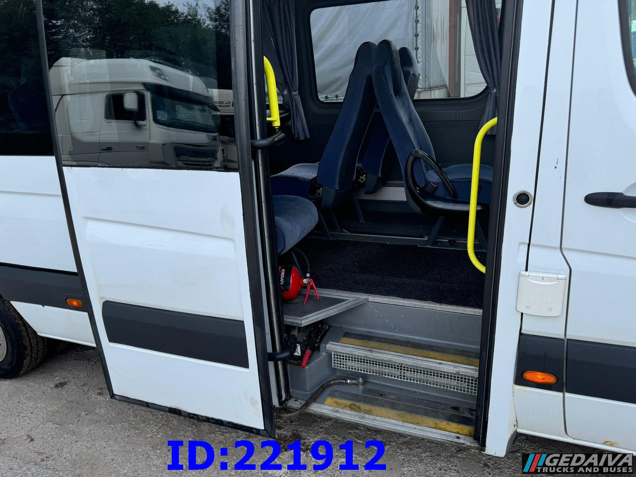 MERCEDES-BENZ Sprinter 518 VIP 17-Place - Starppilsētu autobuss: foto 5 MERCEDES-BENZ Sprinter 518 VIP 17-Place - Starppilsētu autobuss: foto 5