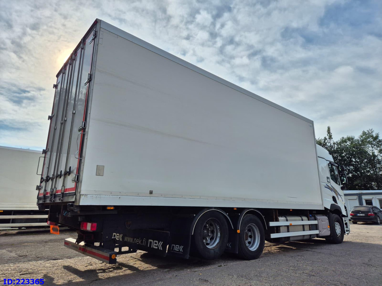 RENAULT T520 6x2 Euro 6 (Box 7.82m) - Kravas automašīna ar slēgto virsbūvi: foto 5 RENAULT T520 6x2 Euro 6 (Box 7.82m) - Kravas automašīna ar slēgto virsbūvi: foto 5