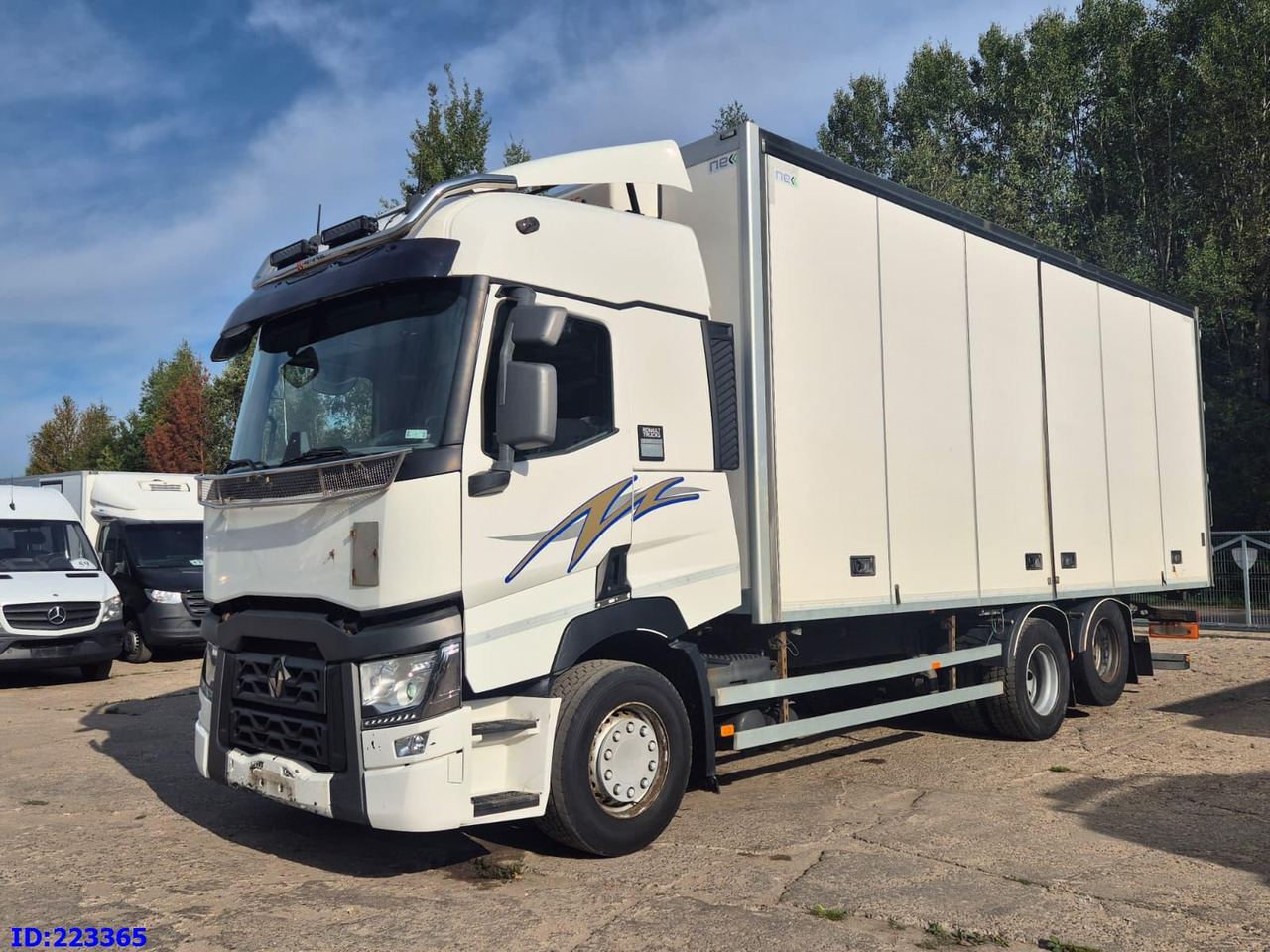 RENAULT T520 6x2 Euro 6 (Box 7.82m) - Kravas automašīna ar slēgto virsbūvi: foto 1 RENAULT T520 6x2 Euro 6 (Box 7.82m) - Kravas automašīna ar slēgto virsbūvi: foto 1