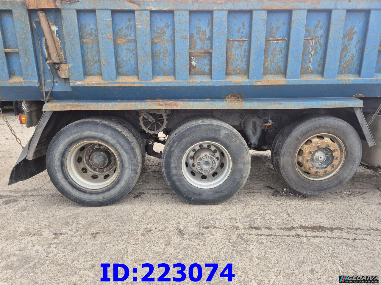 SCANIA 124 8x2 - Manual - Full steel - Kravas automašīna pašizgāzējs: foto 5 SCANIA 124 8x2 - Manual - Full steel - Kravas automašīna pašizgāzējs: foto 5