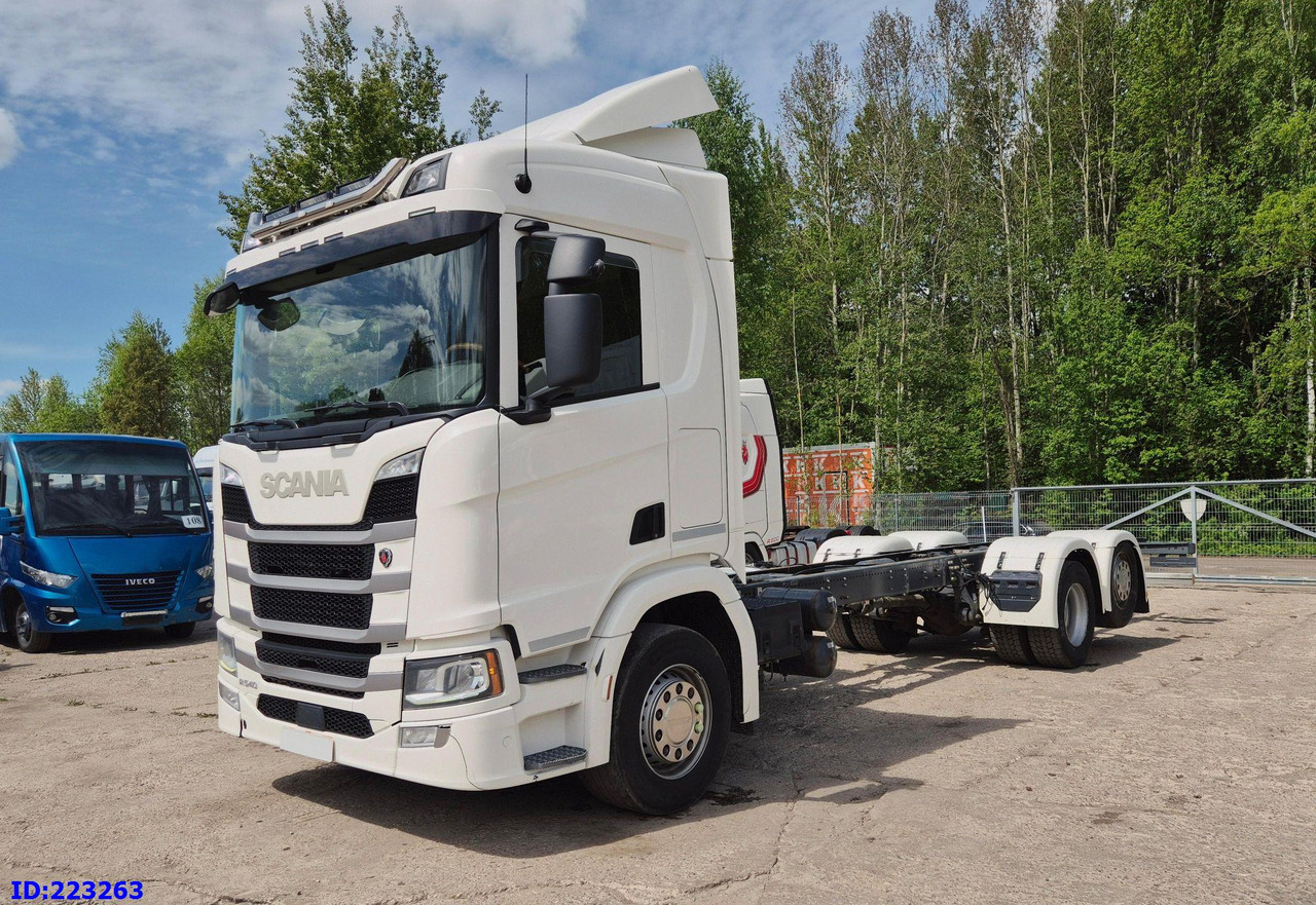 SCANIA R540 6x2 Retarder - Šasija kravas automašīna: foto 1 SCANIA R540 6x2 Retarder - Šasija kravas automašīna: foto 1