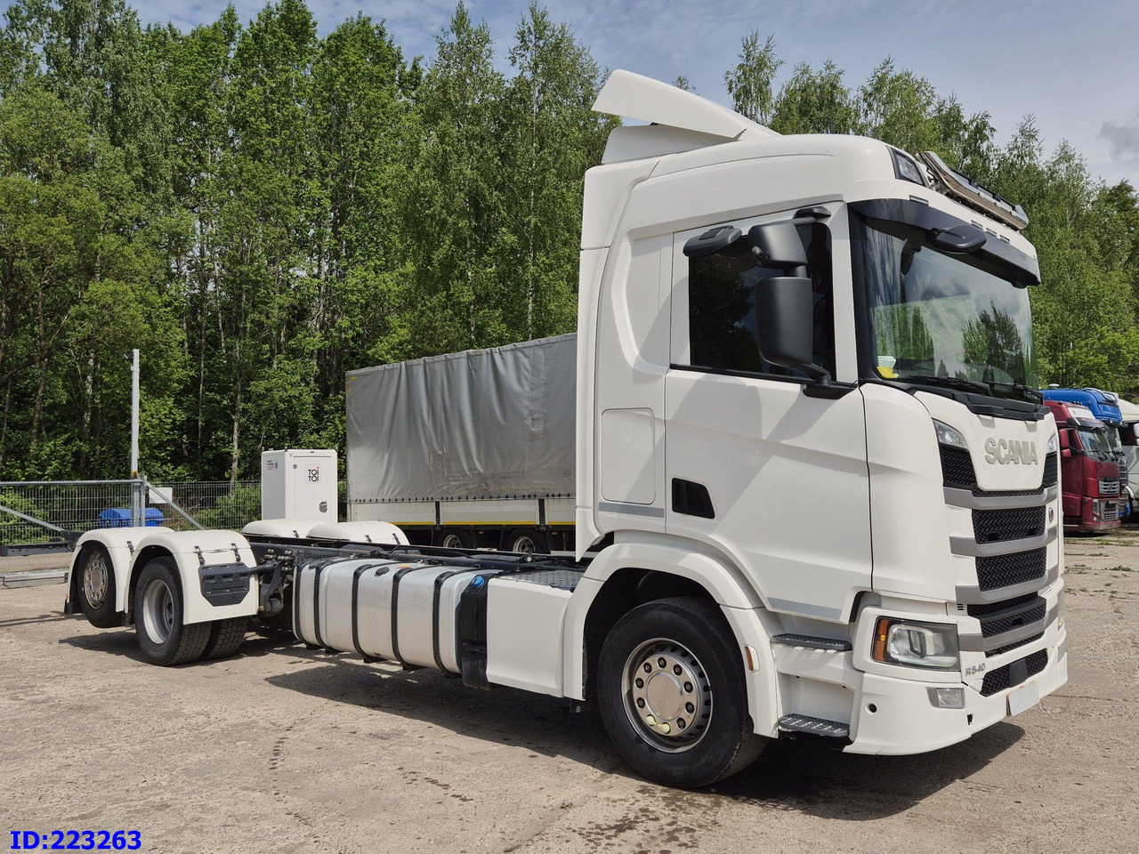 SCANIA R540 6x2 Retarder - Šasija kravas automašīna: foto 4 SCANIA R540 6x2 Retarder - Šasija kravas automašīna: foto 4