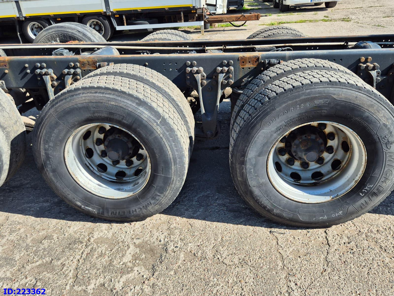 SCANIA R580 8x4 Euro6 Retarder - Šasija kravas automašīna: foto 5 SCANIA R580 8x4 Euro6 Retarder - Šasija kravas automašīna: foto 5