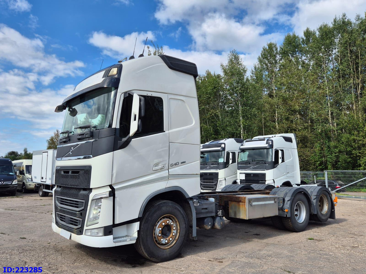 VOLVO FH13 540HP 6x2 (10 tyre) Euro6 - Šasija kravas automašīna: foto 1 VOLVO FH13 540HP 6x2 (10 tyre) Euro6 - Šasija kravas automašīna: foto 1