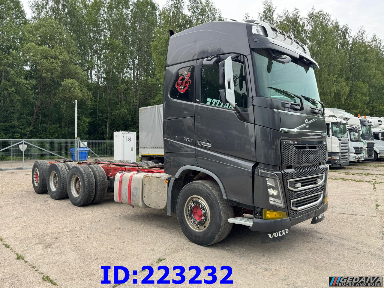 VOLVO FH16 700HP 8X4 Big Axles - Šasija kravas automašīna: foto 4 VOLVO FH16 700HP 8X4 Big Axles - Šasija kravas automašīna: foto 4