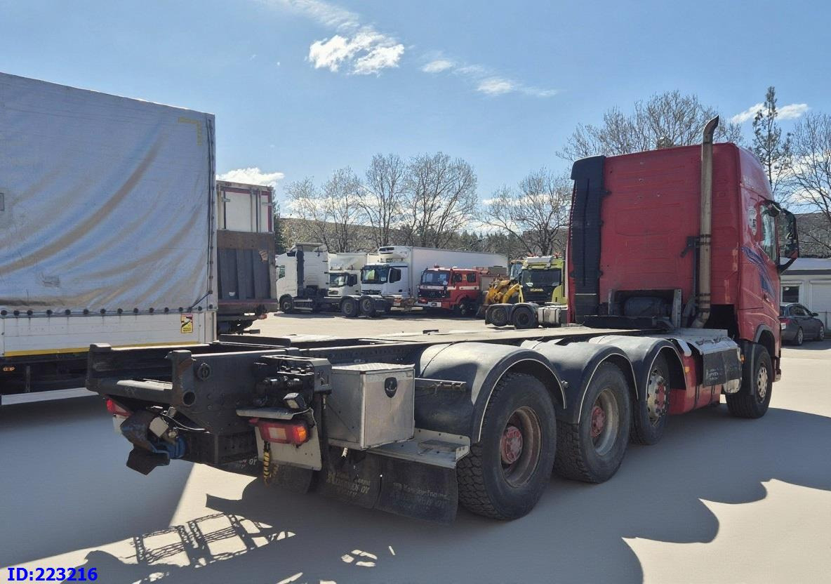 VOLVO FH16 700HP 8X4 Big axle - Šasija kravas automašīna: foto 5 VOLVO FH16 700HP 8X4 Big axle - Šasija kravas automašīna: foto 5