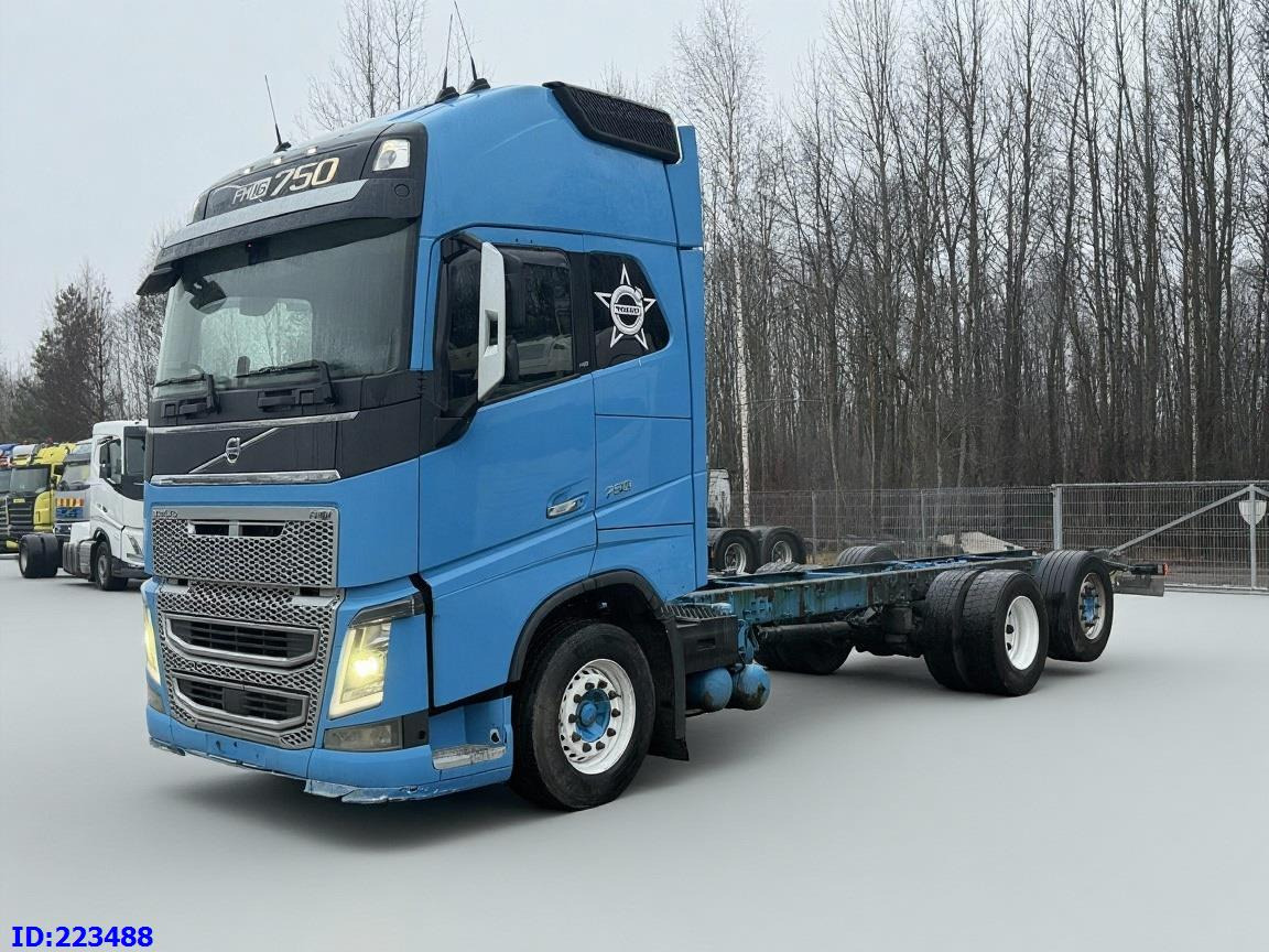 VOLVO FH16 750HP 6x2 - Šasija kravas automašīna: foto 1 VOLVO FH16 750HP 6x2 - Šasija kravas automašīna: foto 1