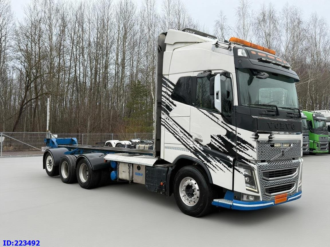 VOLVO FH16 750HP 8x4 - Šasija kravas automašīna: foto 4 VOLVO FH16 750HP 8x4 - Šasija kravas automašīna: foto 4