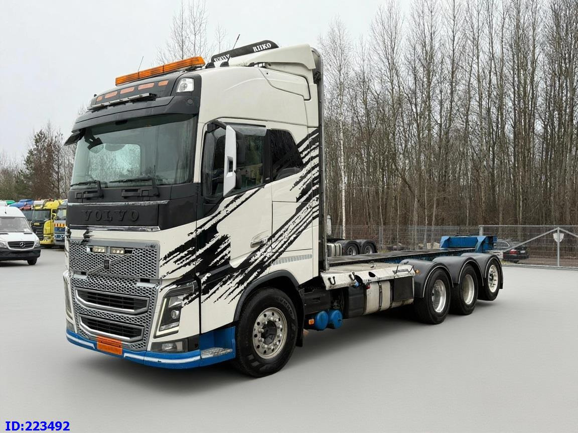 VOLVO FH16 750HP 8x4 - Šasija kravas automašīna: foto 1 VOLVO FH16 750HP 8x4 - Šasija kravas automašīna: foto 1