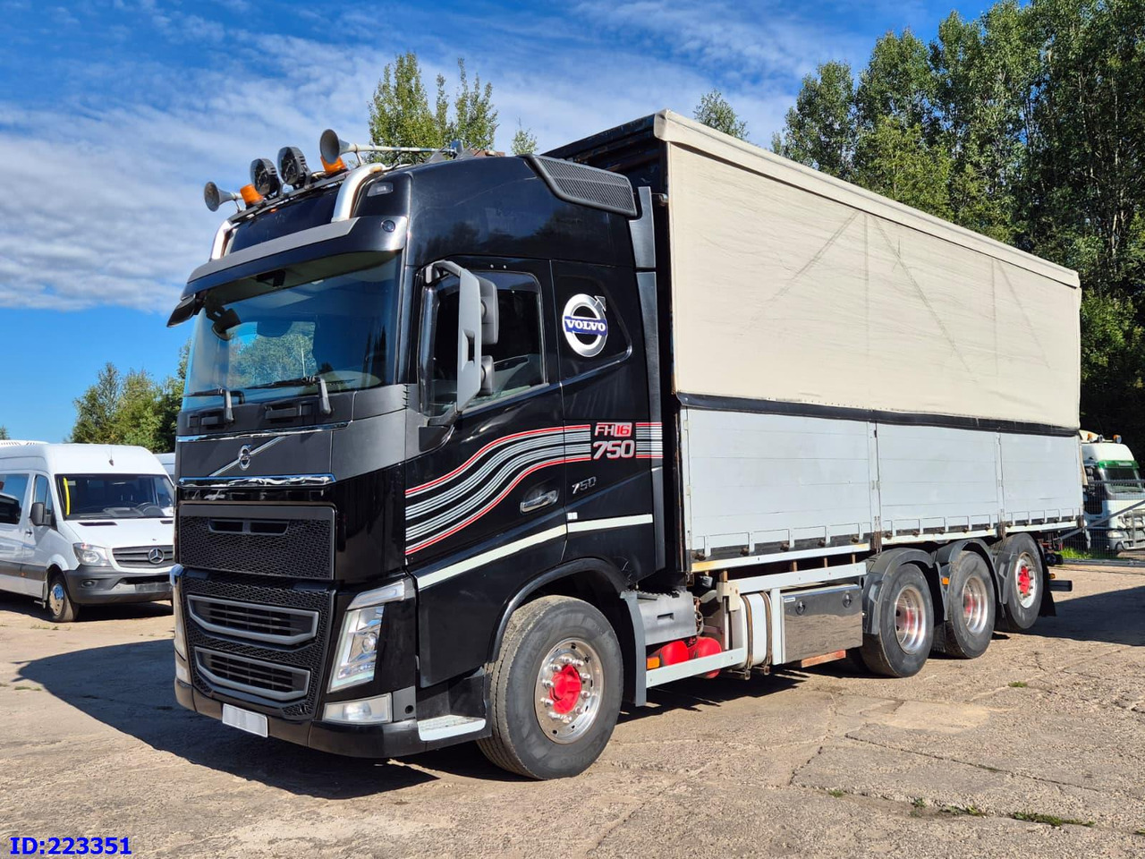 VOLVO FH16 750HP - 8x4-Steering axle - Kravas automašīna ar tentu: foto 1 VOLVO FH16 750HP - 8x4-Steering axle - Kravas automašīna ar tentu: foto 1