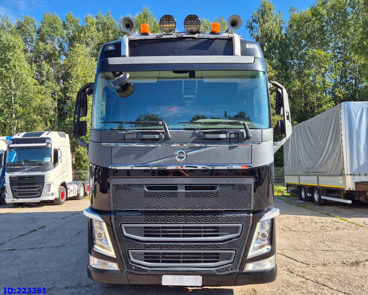 VOLVO FH16 750HP - 8x4-Steering axle - Kravas automašīna ar tentu: foto 2 VOLVO FH16 750HP - 8x4-Steering axle - Kravas automašīna ar tentu: foto 2