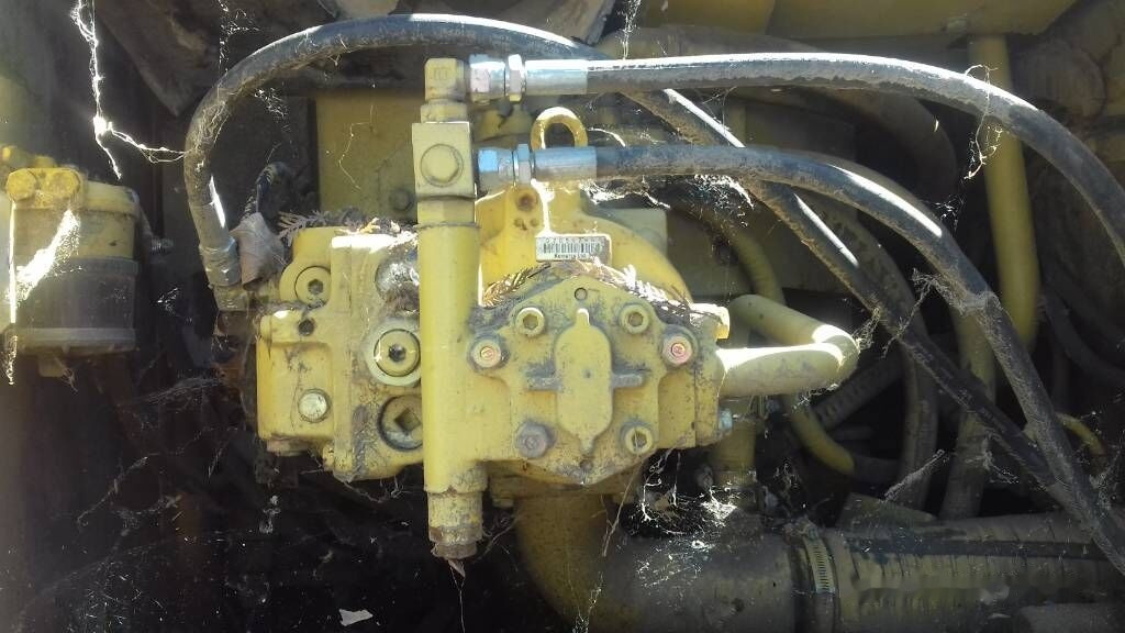 Komatsu PC 210 - Kāpurķēžu ekskavators: foto 5 Komatsu PC 210 - Kāpurķēžu ekskavators: foto 5