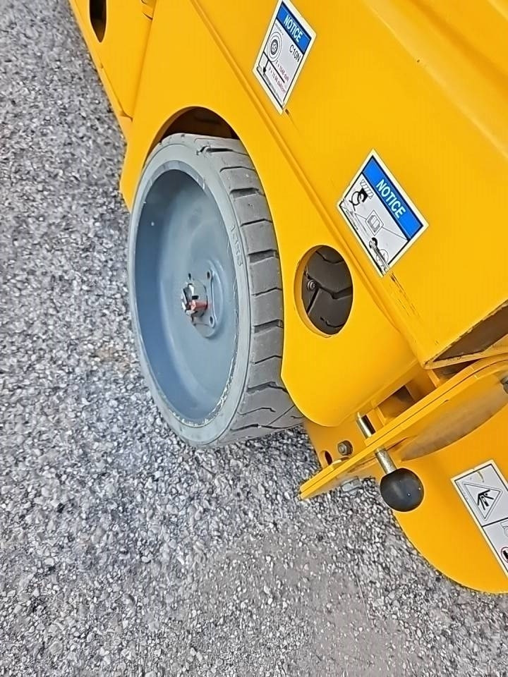 Šķērveida pacēlājs Haulotte Compact 10 N: foto 7