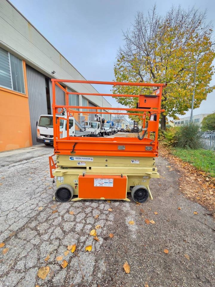 JLG 6 RS - Šķērveida pacēlājs: foto 1 JLG 6 RS - Šķērveida pacēlājs: foto 1