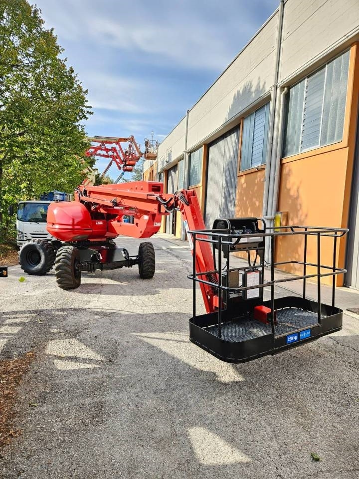 Manitou 160 ATJ - Izlices pacēlājs: foto 1 Manitou 160 ATJ - Izlices pacēlājs: foto 1