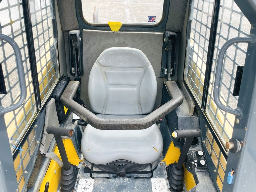 Gehl SL4240 (4035) - Kompaktiekrāvējs: foto 5 Gehl SL4240 (4035) - Kompaktiekrāvējs: foto 5