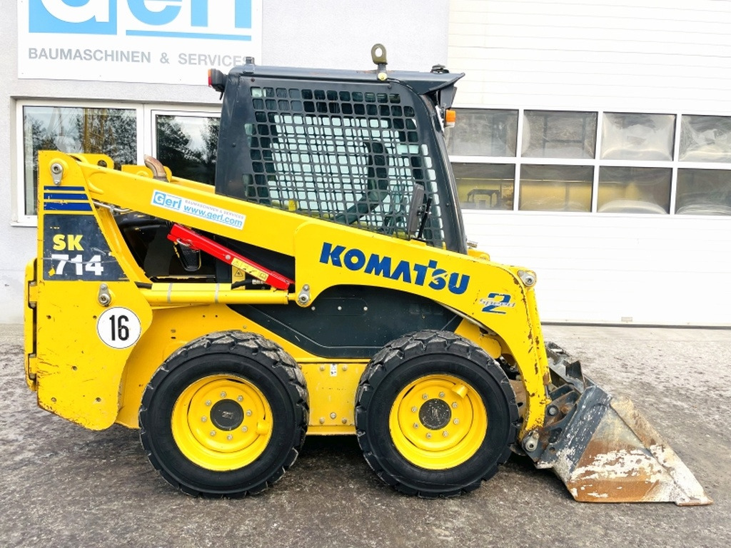 Komatsu SK714 (3906) - Kompaktiekrāvējs: foto 2 Komatsu SK714 (3906) - Kompaktiekrāvējs: foto 2