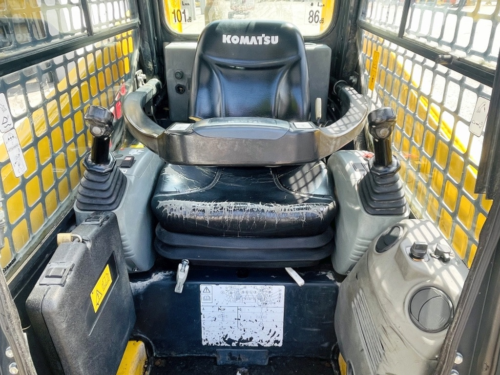 Komatsu SK714 (4012) - Kompaktiekrāvējs: foto 5 Komatsu SK714 (4012) - Kompaktiekrāvējs: foto 5