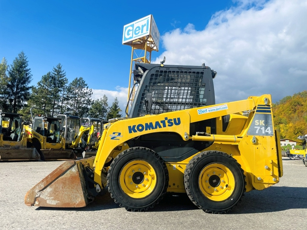 Komatsu SK714 (4077) - Kompaktiekrāvējs: foto 1 Komatsu SK714 (4077) - Kompaktiekrāvējs: foto 1