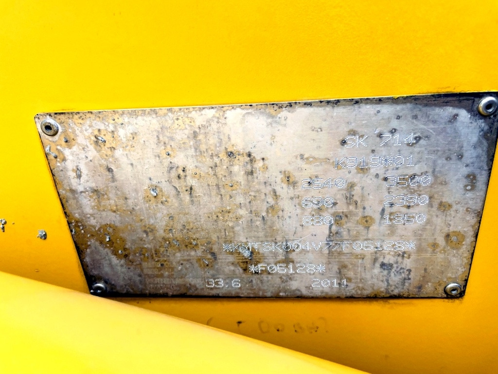 Komatsu SK714-5 (3947) - Kompaktiekrāvējs: foto 3 Komatsu SK714-5 (3947) - Kompaktiekrāvējs: foto 3