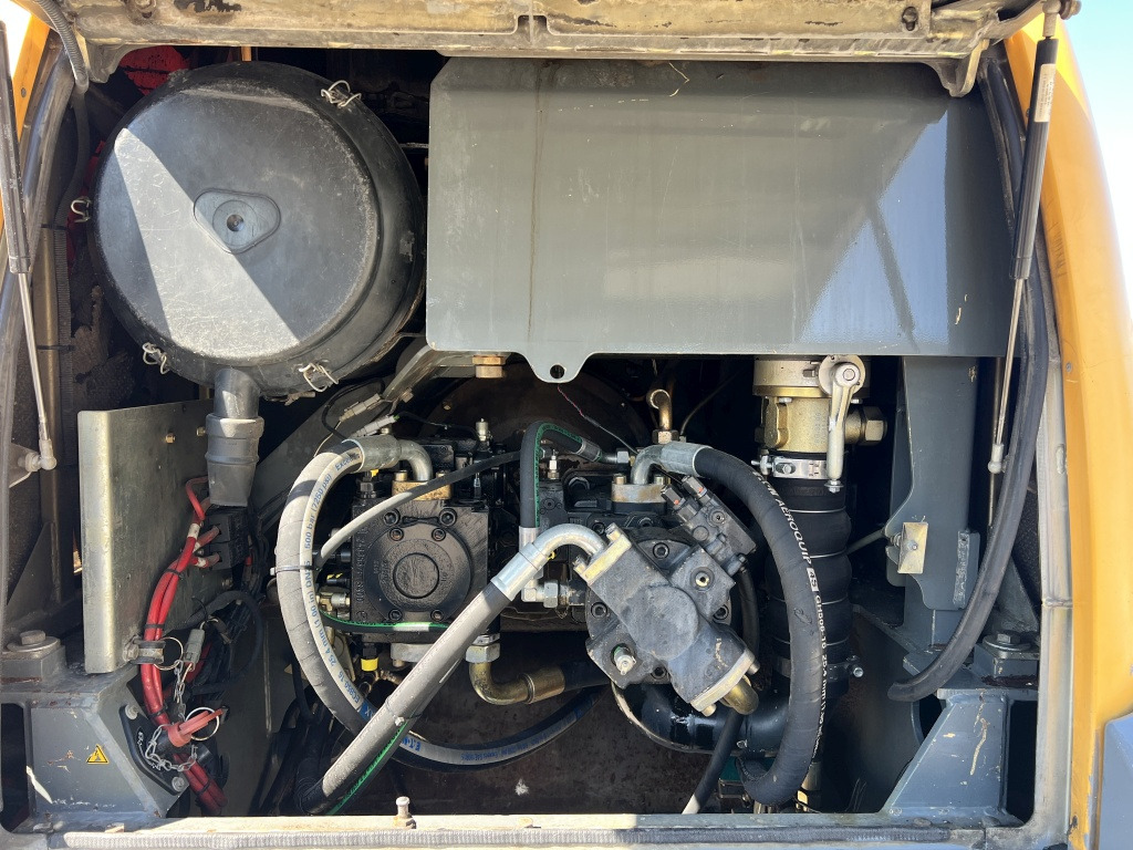 Riteņu iekrāvējs Liebherr L 556 (111583): foto 13