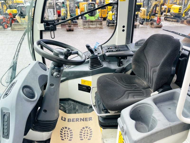 Liebherr L506C (3725) - Riteņu iekrāvējs: foto 5 Liebherr L506C (3725) - Riteņu iekrāvējs: foto 5