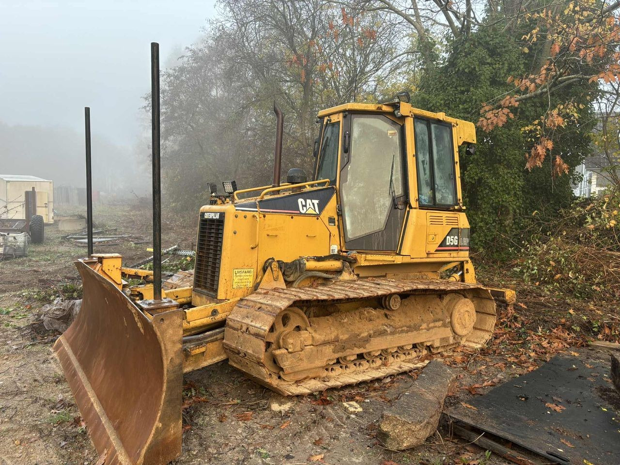 Caterpillar D5G - Buldozers: foto 1 Caterpillar D5G - Buldozers: foto 1