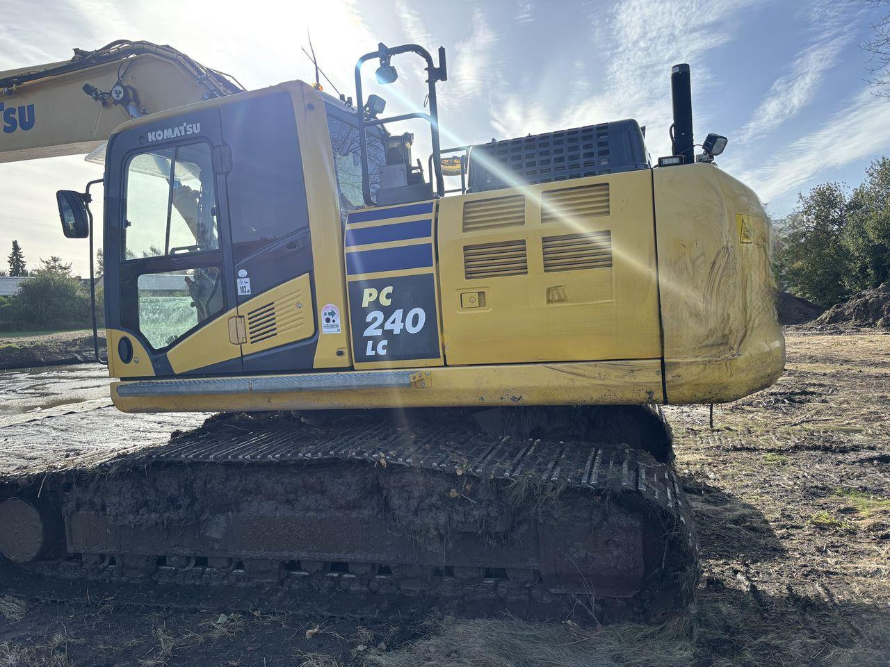 Komatsu PC240LC-11 - Kāpurķēžu ekskavators: foto 1 Komatsu PC240LC-11 - Kāpurķēžu ekskavators: foto 1
