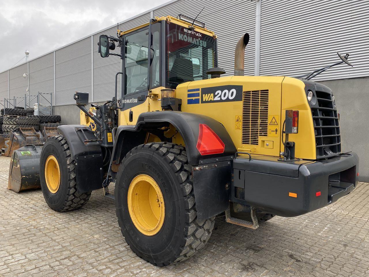 Komatsu WA200-7 - Riteņu iekrāvējs: foto 2 Komatsu WA200-7 - Riteņu iekrāvējs: foto 2