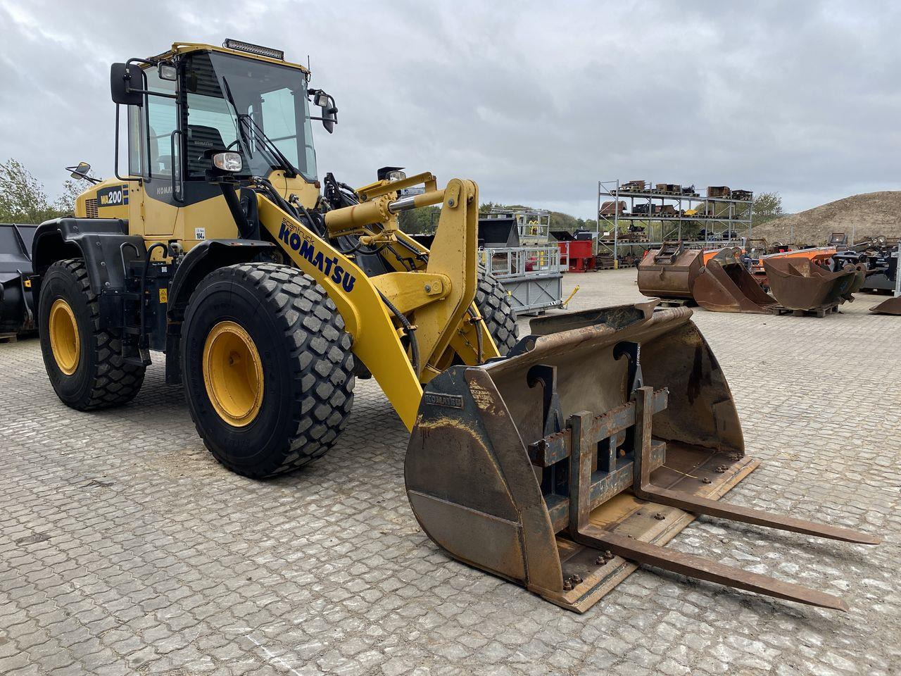 Komatsu WA200-7 - Riteņu iekrāvējs: foto 5 Komatsu WA200-7 - Riteņu iekrāvējs: foto 5