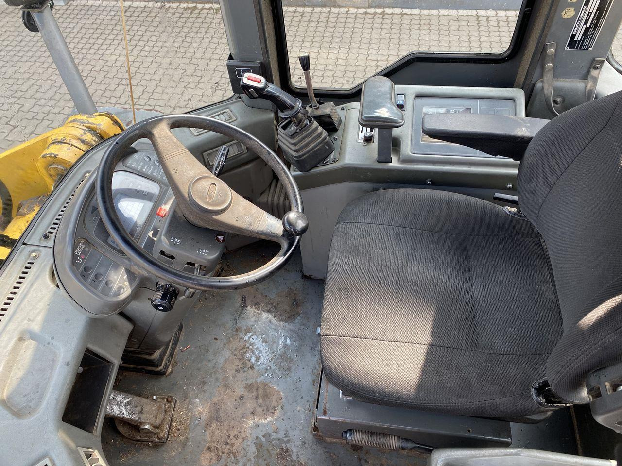 Komatsu WA270-3 - Riteņu iekrāvējs: foto 3 Komatsu WA270-3 - Riteņu iekrāvējs: foto 3