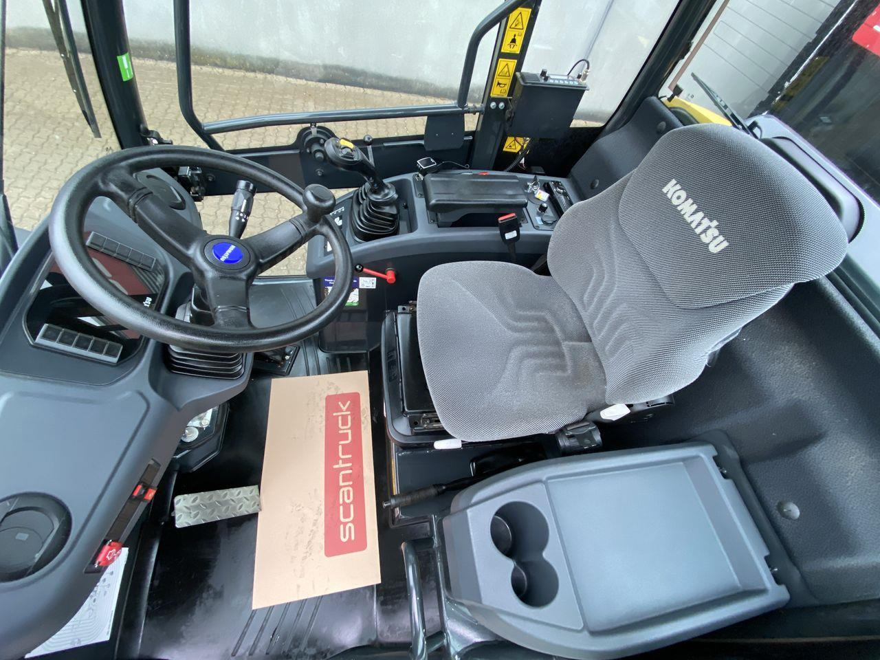 Komatsu WA70M-8EO - Mini iekrāvējs: foto 3 Komatsu WA70M-8EO - Mini iekrāvējs: foto 3