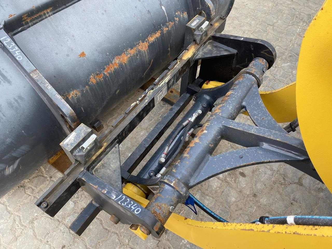 Mini iekrāvējs Komatsu WA70M-8EO: foto 9