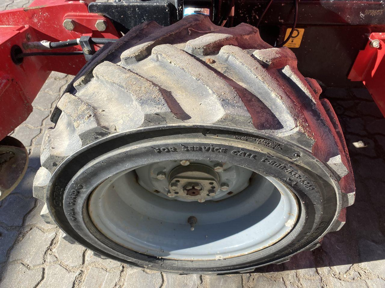 Šķērveida pacēlājs Manitou 120SC: foto 7 Šķērveida pacēlājs Manitou 120SC: foto 7