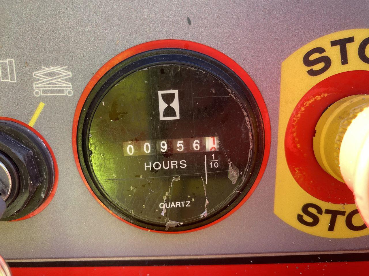 Šķērveida pacēlājs Manitou 120SC: foto 10 Šķērveida pacēlājs Manitou 120SC: foto 10