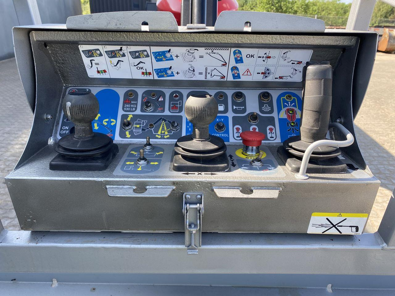 Manitou 280TJ - Teleskopiskais pacēlājs: foto 3 Manitou 280TJ - Teleskopiskais pacēlājs: foto 3