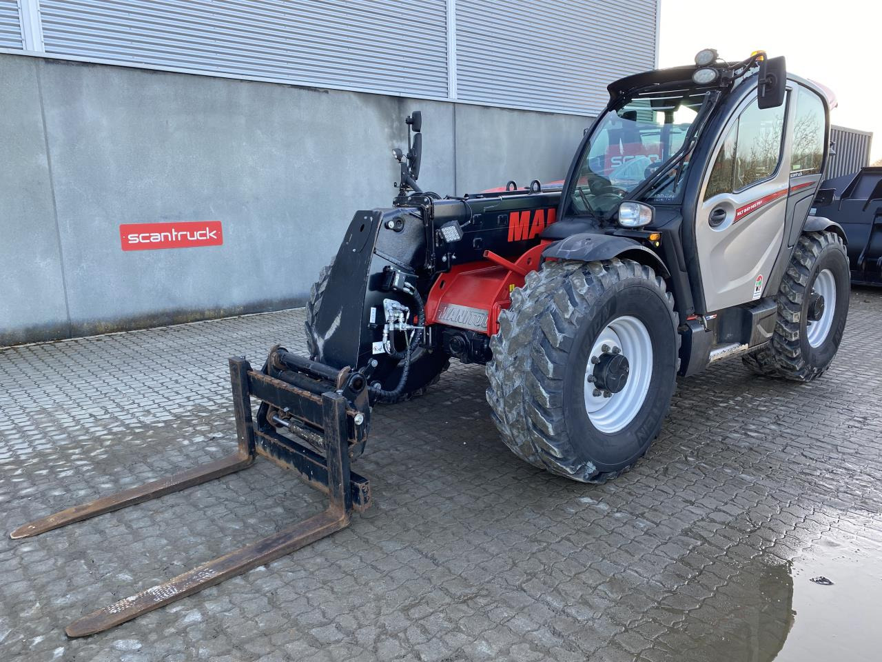 Manitou MLT841-145PS+ ELITE ST5 - Teleskopiskais iekrāvējs: foto 1 Manitou MLT841-145PS+ ELITE ST5 - Teleskopiskais iekrāvējs: foto 1
