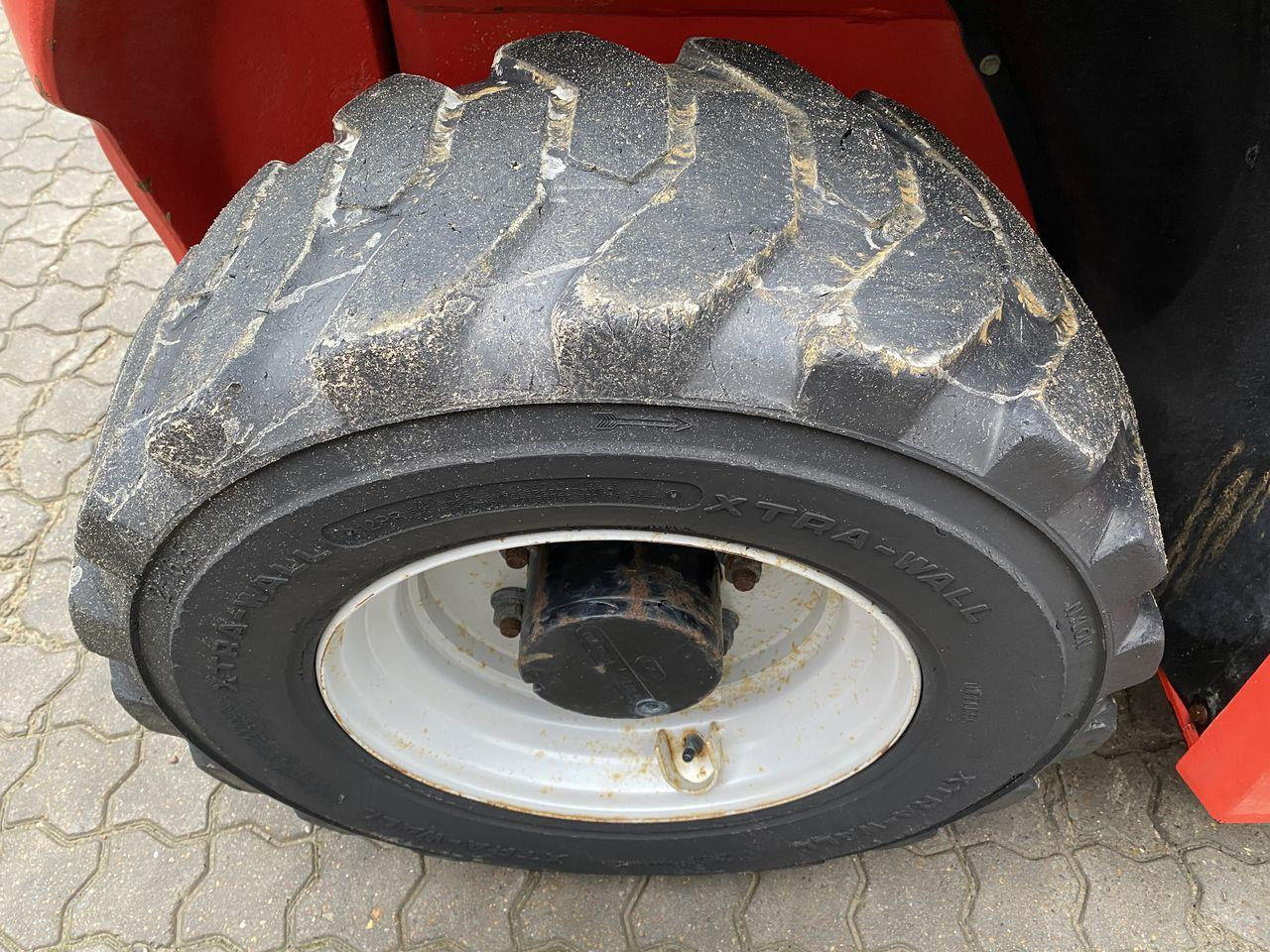 Teleskopiskais iekrāvējs Manitou MT420H Comfort: foto 7 Teleskopiskais iekrāvējs Manitou MT420H Comfort: foto 7