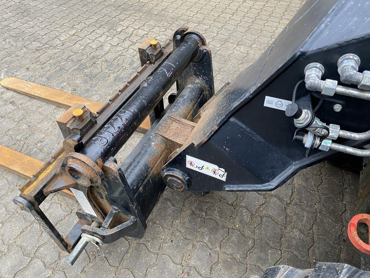 Teleskopiskais iekrāvējs Manitou MT420H Comfort: foto 9 Teleskopiskais iekrāvējs Manitou MT420H Comfort: foto 9