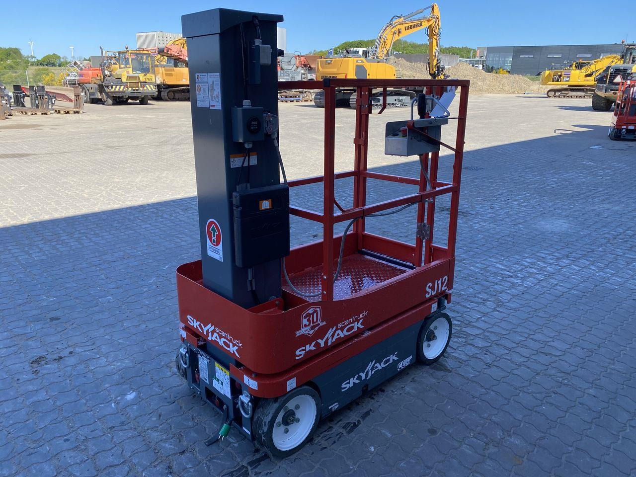 Skyjack SJ12 - Torņa pacēlājs: foto 4 Skyjack SJ12 - Torņa pacēlājs: foto 4
