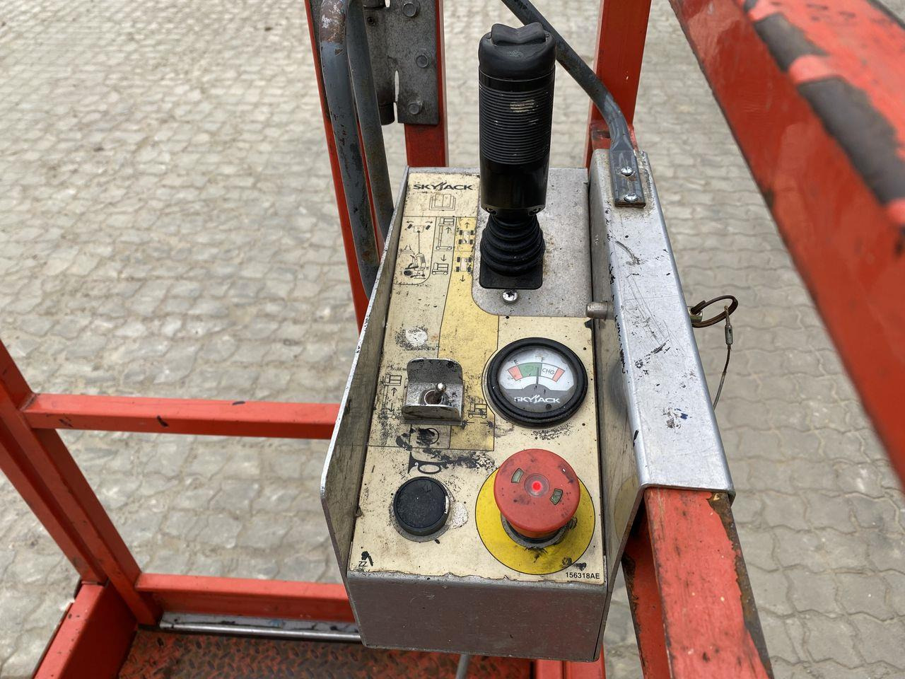 Skyjack SJ16 - Torņa pacēlājs: foto 3 Skyjack SJ16 - Torņa pacēlājs: foto 3