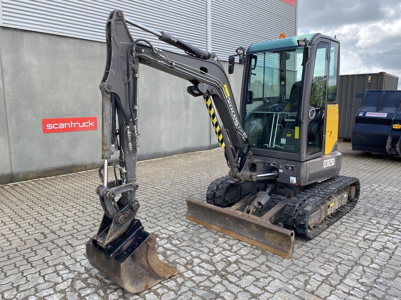 Volvo ECR25 - Mini-ekskavators: foto 1 Volvo ECR25 - Mini-ekskavators: foto 1