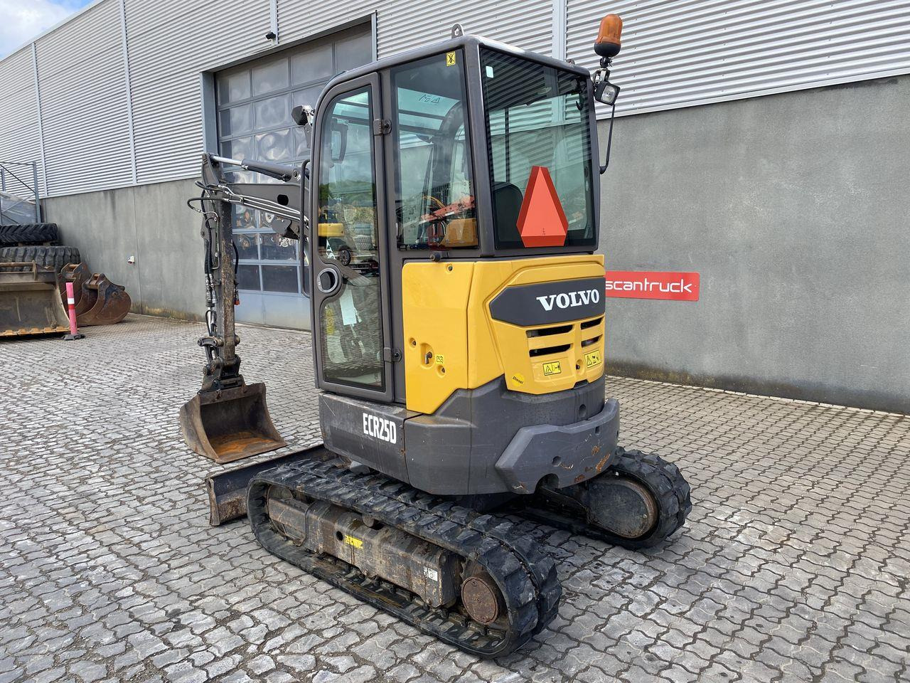 Volvo ECR25 - Mini-ekskavators: foto 2 Volvo ECR25 - Mini-ekskavators: foto 2
