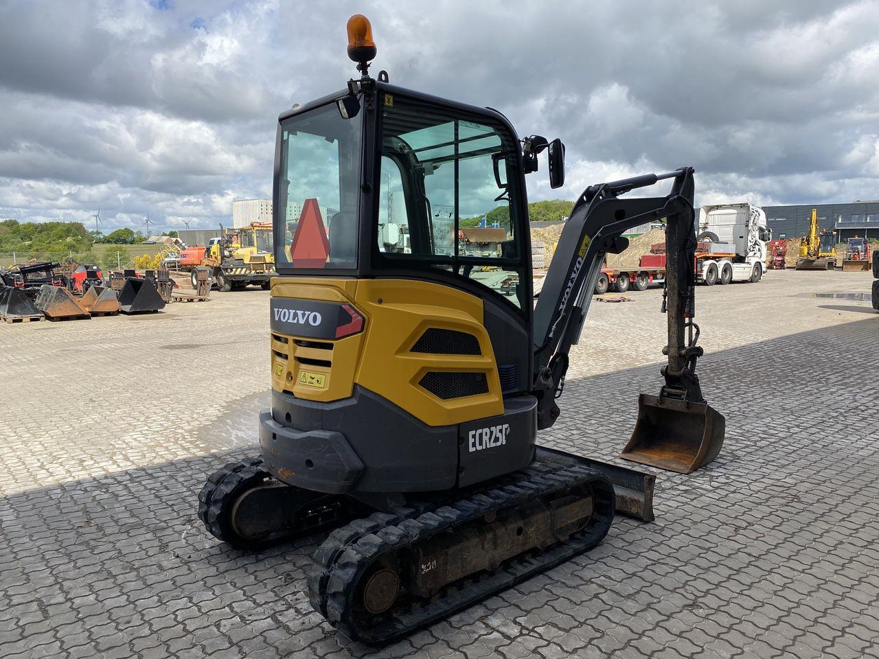 Volvo ECR25 - Mini-ekskavators: foto 4 Volvo ECR25 - Mini-ekskavators: foto 4